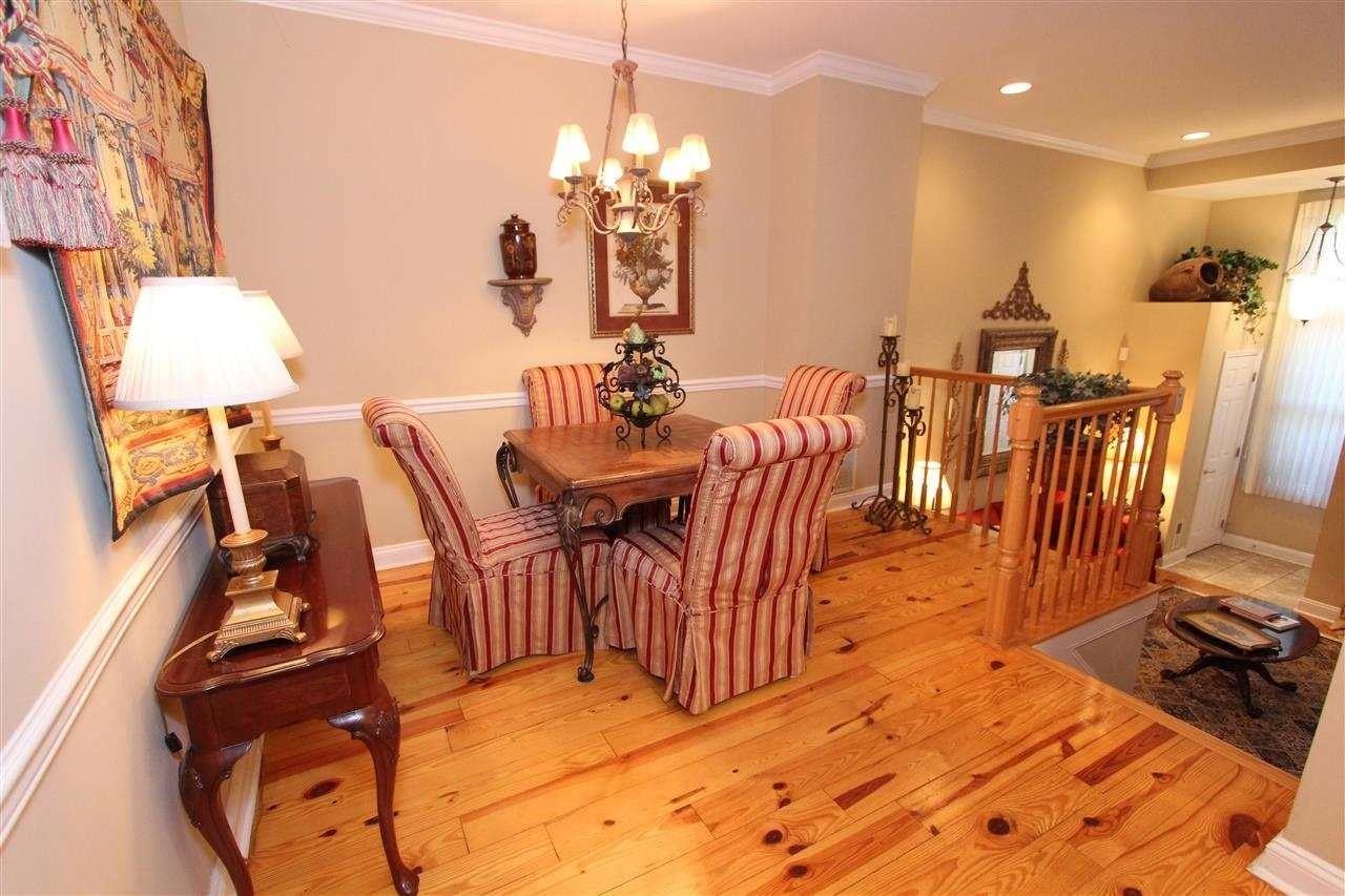 291 Roslyn Ct - Photo 2 of 20