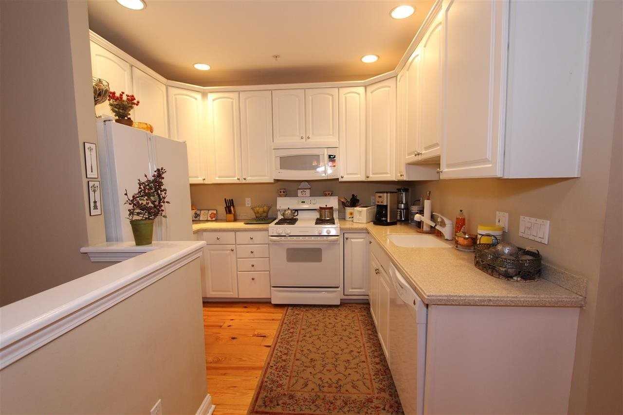 291 Roslyn Ct - Photo 3 of 20