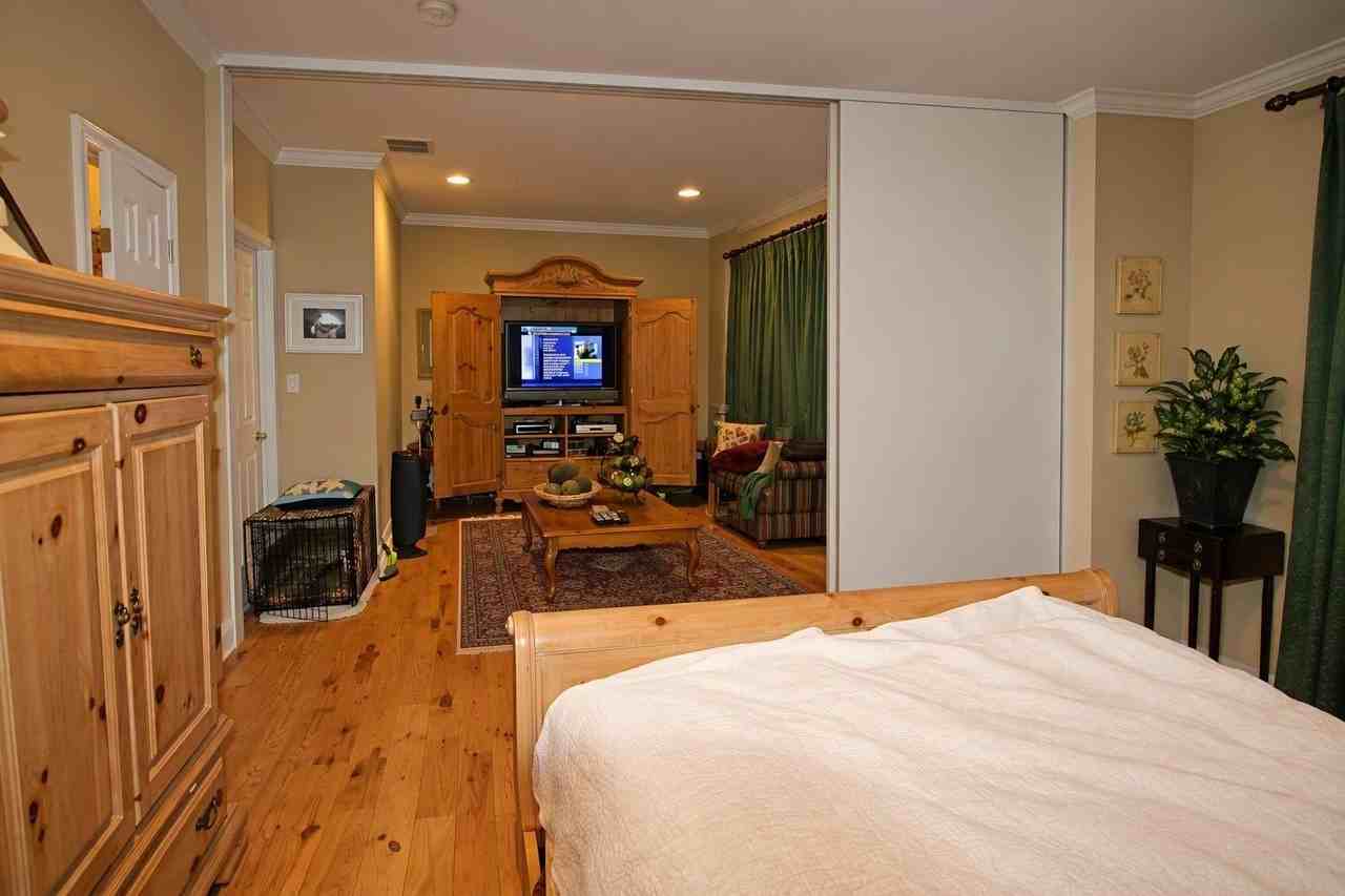 291 Roslyn Ct - Photo 5 of 20