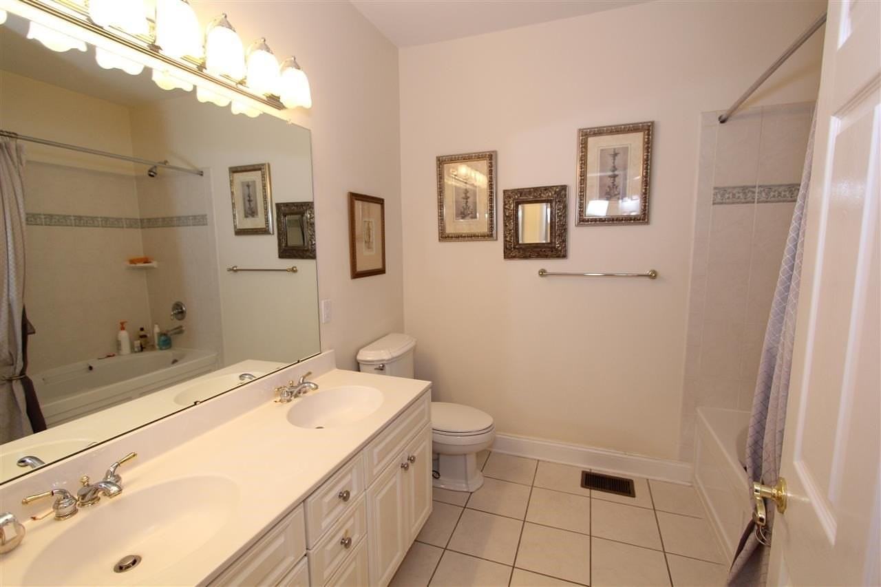 291 Roslyn Ct - Photo 6 of 20