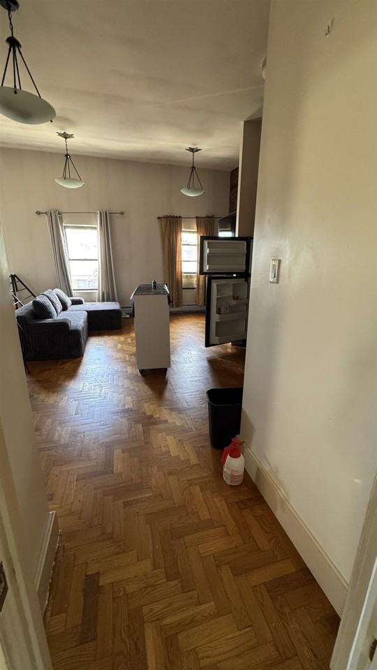 387 Monmouth St #4 - Photo 7 of 9