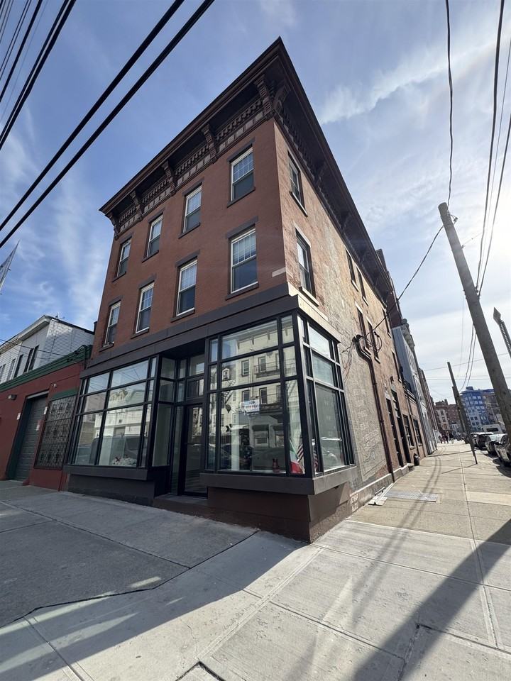 56 Jordan Ave #2L