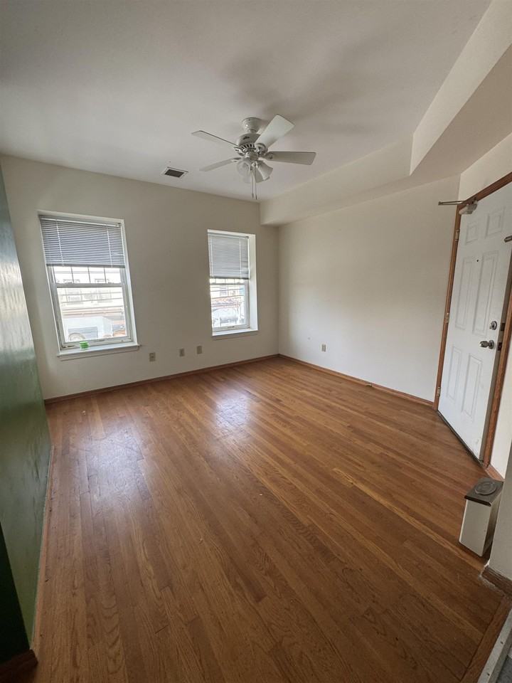 56 Jordan Ave #2L - Photo 3 of 10