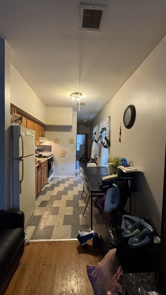 56 Jordan Ave #2L - Photo 7 of 10