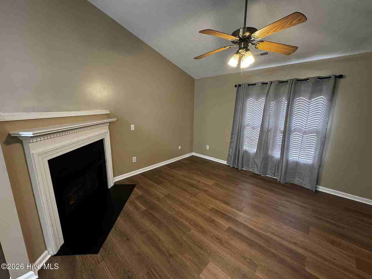 304 Northwoods Ct - Photo 3 of 11