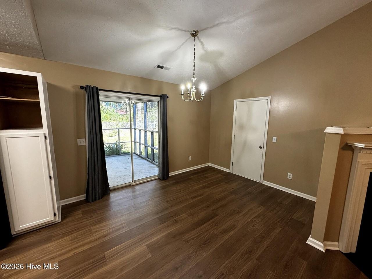 304 Northwoods Ct - Photo 4 of 11