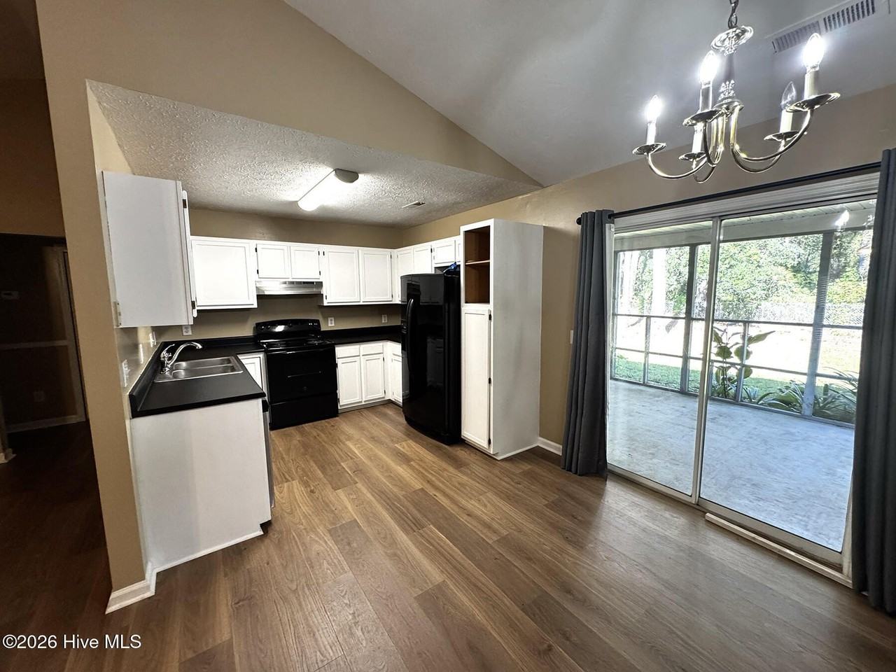 304 Northwoods Ct - Photo 5 of 11