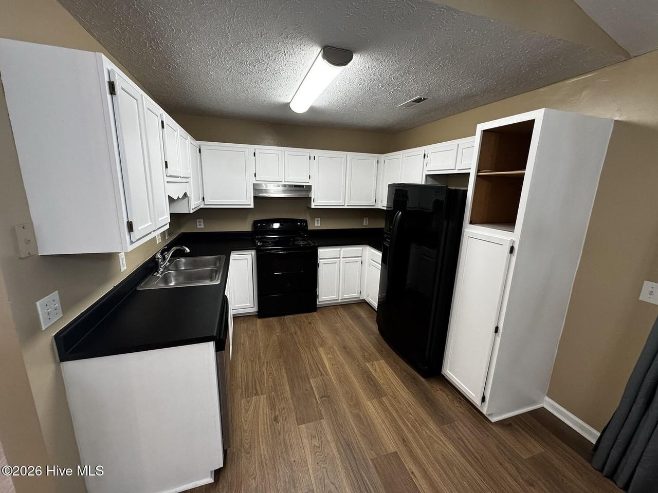 304 Northwoods Ct - Photo 6 of 11