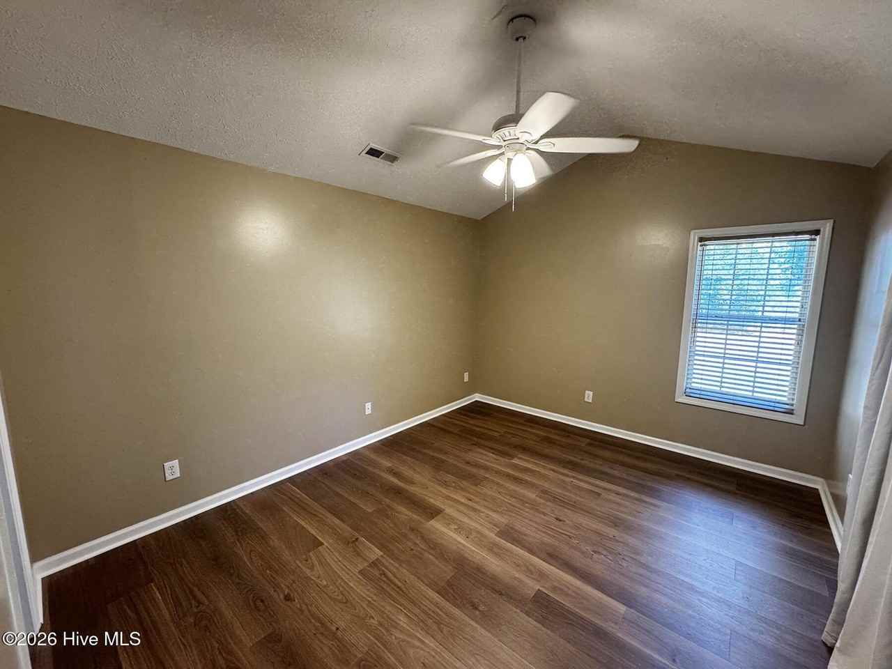 304 Northwoods Ct - Photo 7 of 11