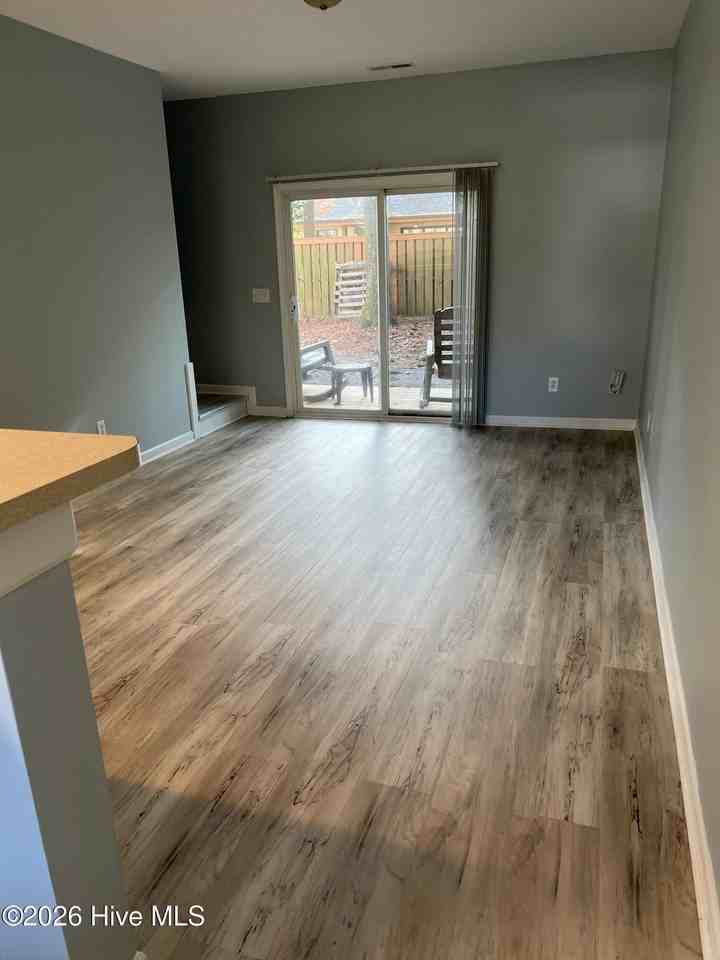 953 Downey Branch Ln - Photo 3 of 15