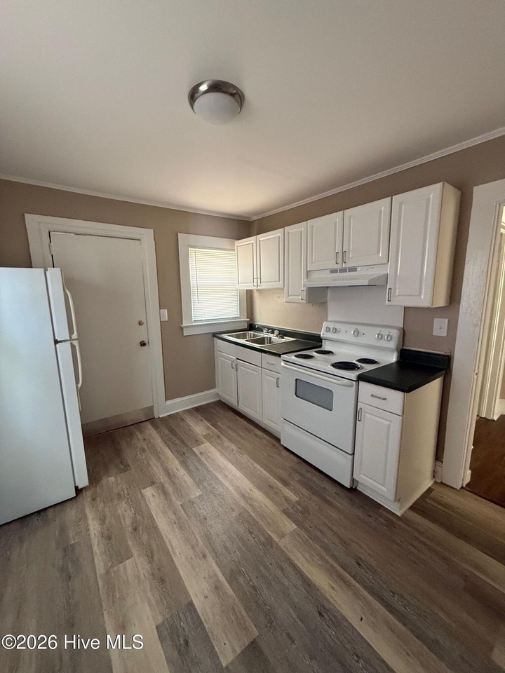 300 Higgs St #B - Photo 2 of 11