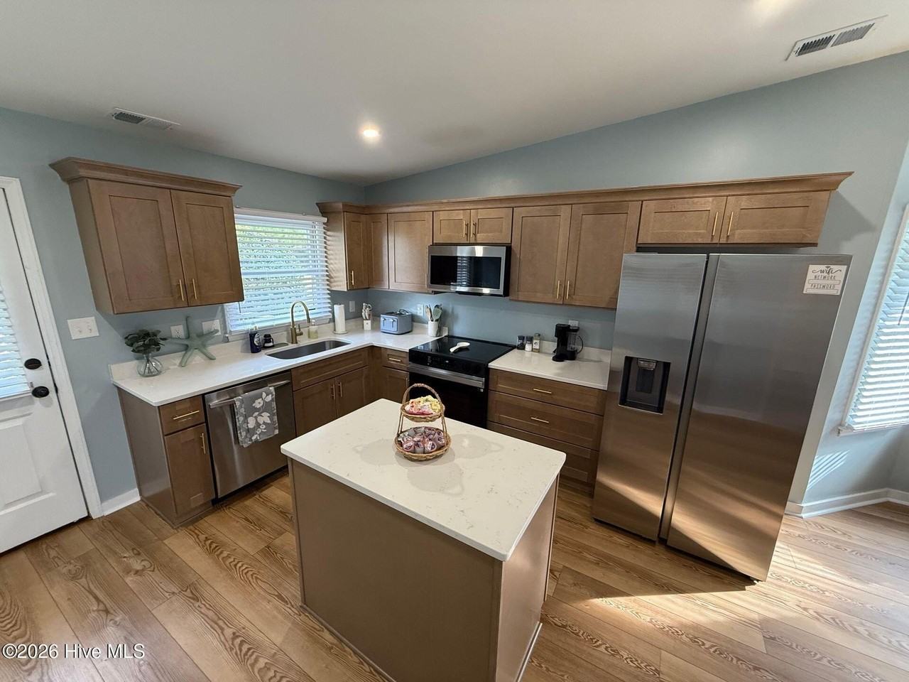 200 Lakeside Dr - Photo 5 of 13