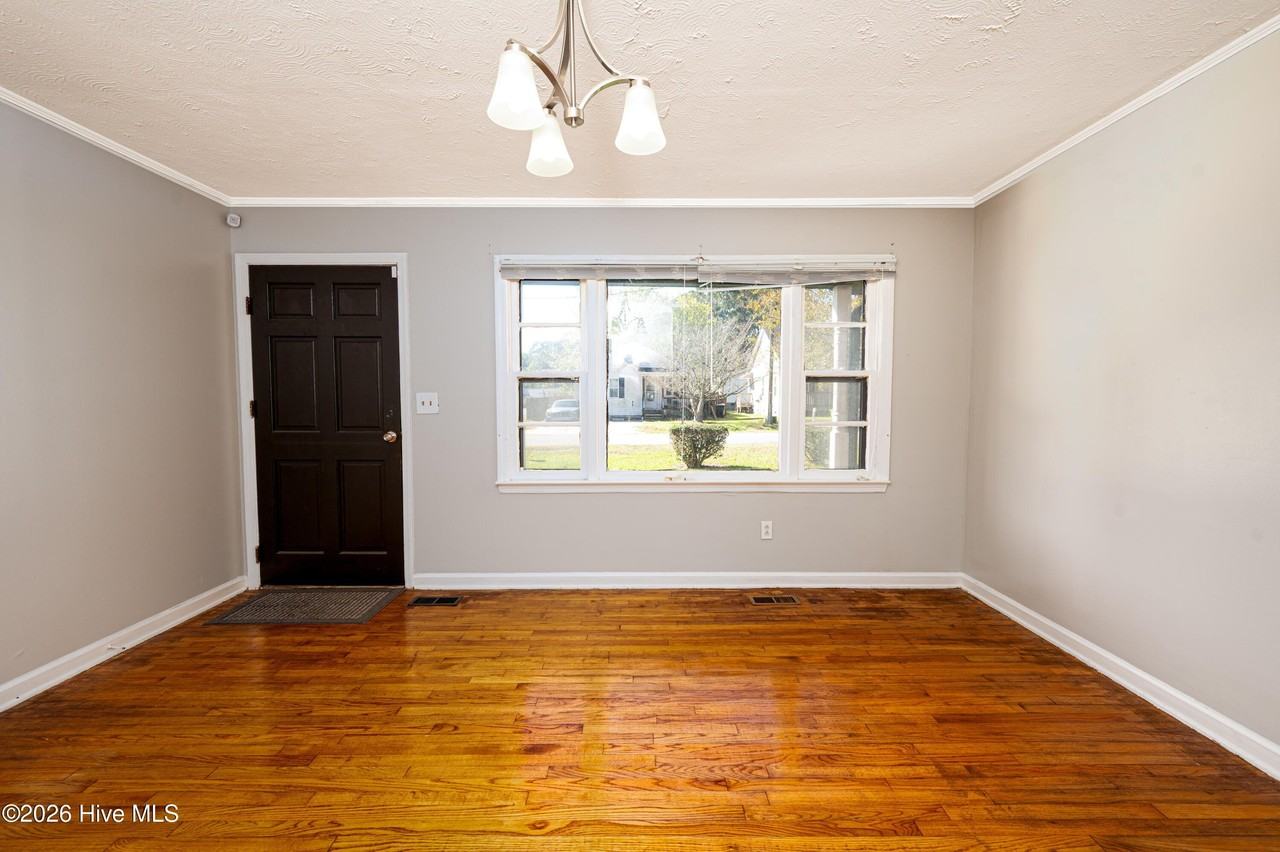 1800 Moore Ave - Photo 4 of 20