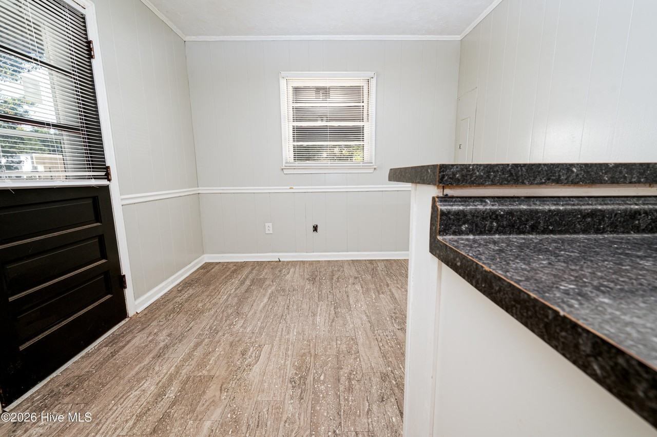 1800 Moore Ave - Photo 7 of 20