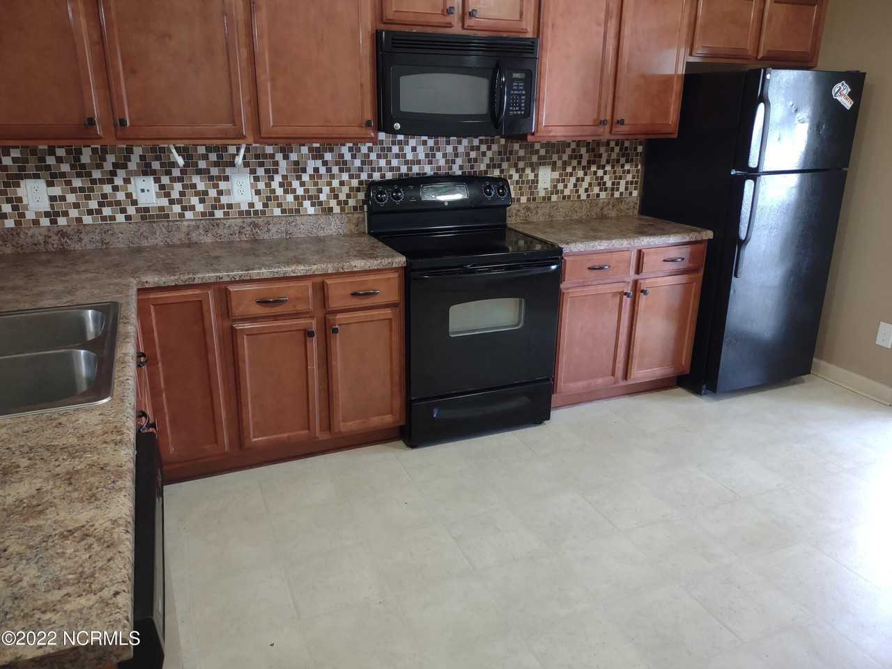 3007 Grandeur Ave - Photo 4 of 21