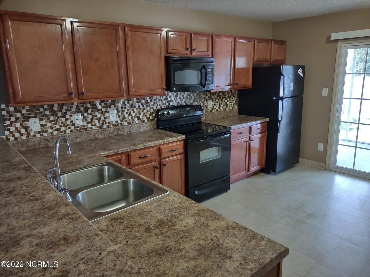 3007 Grandeur Ave - Photo 5 of 21