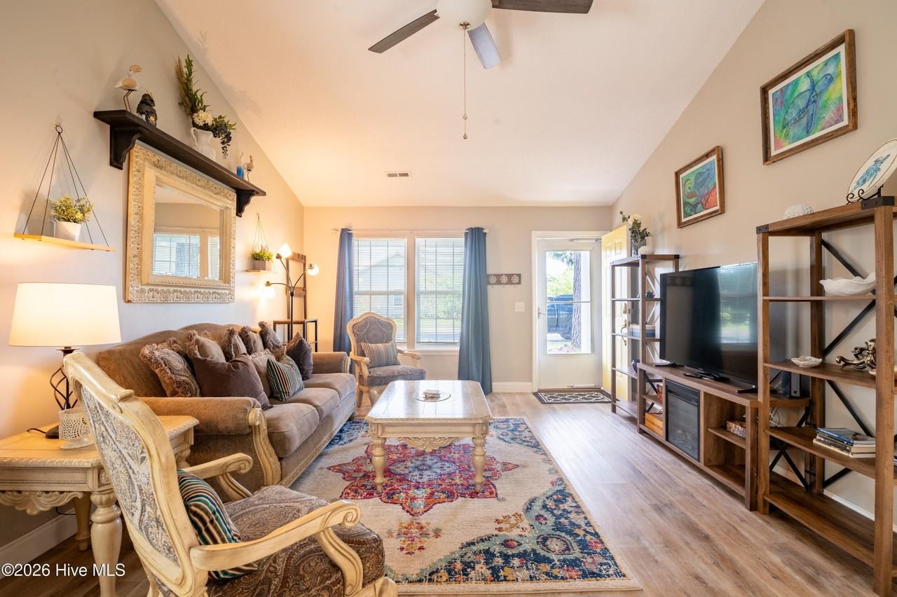 819 Brewster Ln - Photo 7 of 31