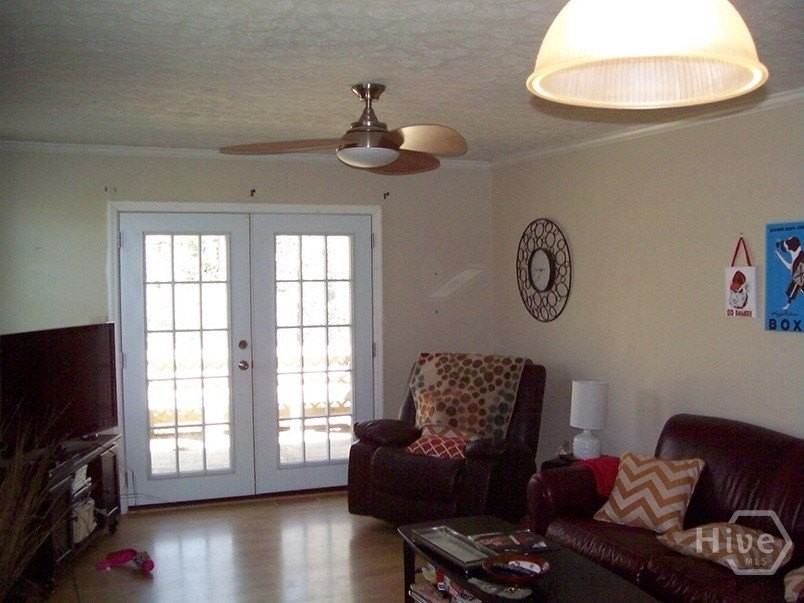 132 Oxford Ct - Photo 3 of 19
