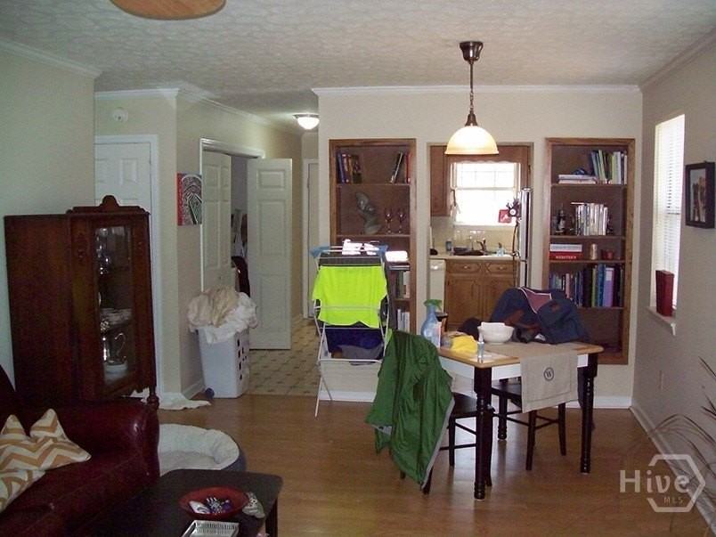 132 Oxford Ct - Photo 4 of 19