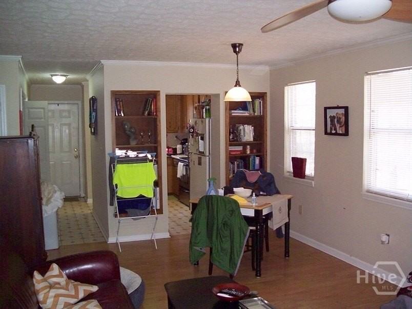 132 Oxford Ct - Photo 5 of 19