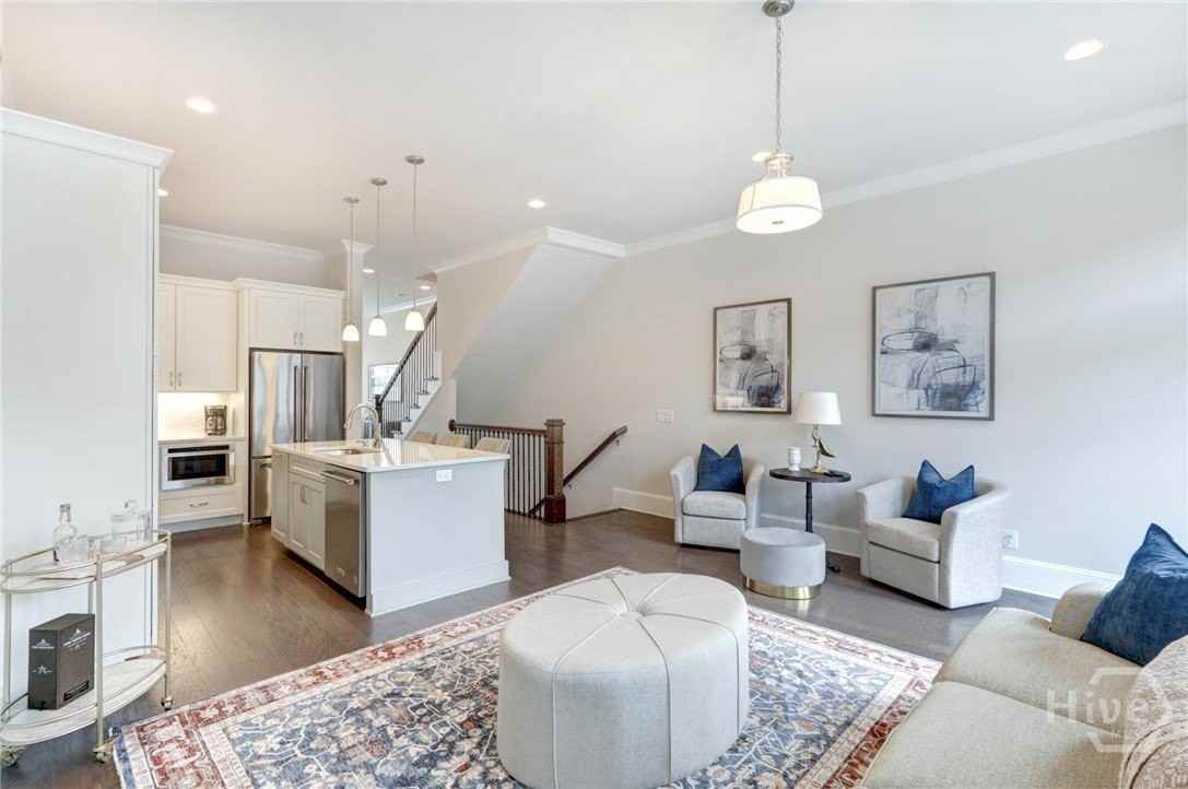 433 Port St - Photo 4 of 31