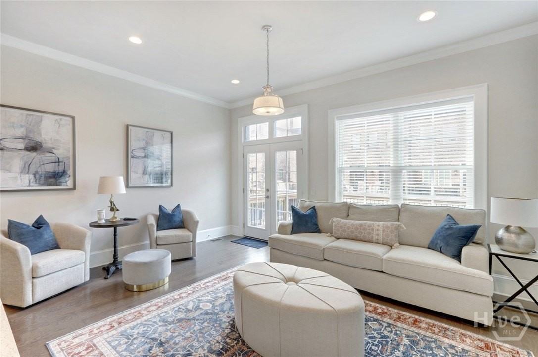 433 Port St - Photo 5 of 31