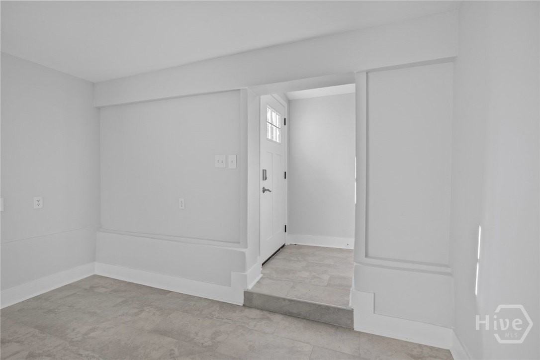 430 Lawton Ave - Photo 4 of 24