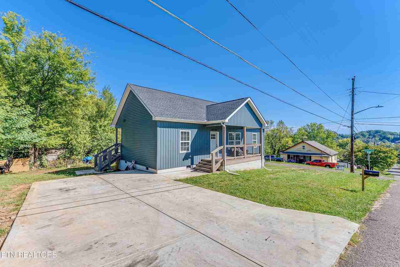 4143 Apex Dr - Photo 3 of 35