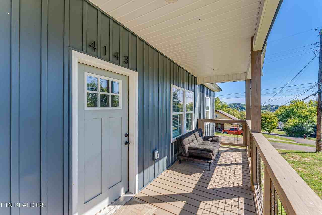 4143 Apex Dr - Photo 4 of 35