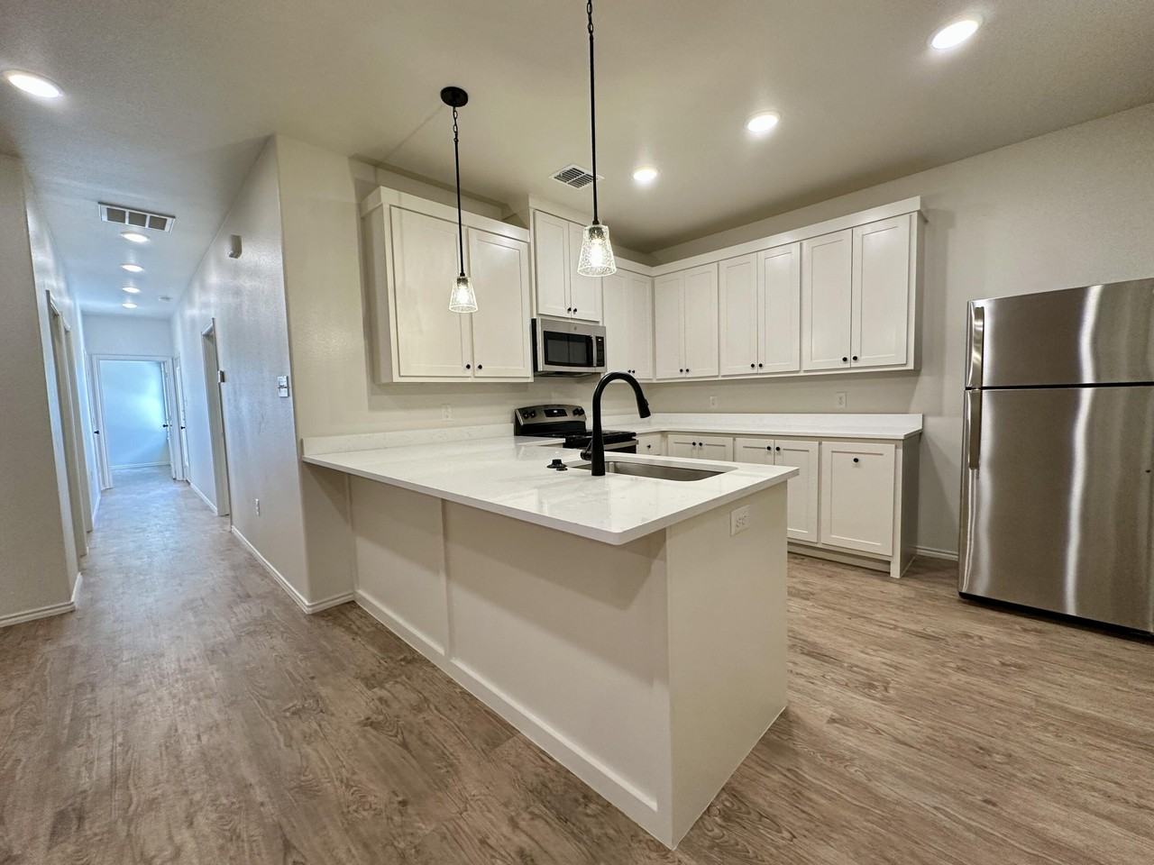 7025 40th St - Photo 4 of 10