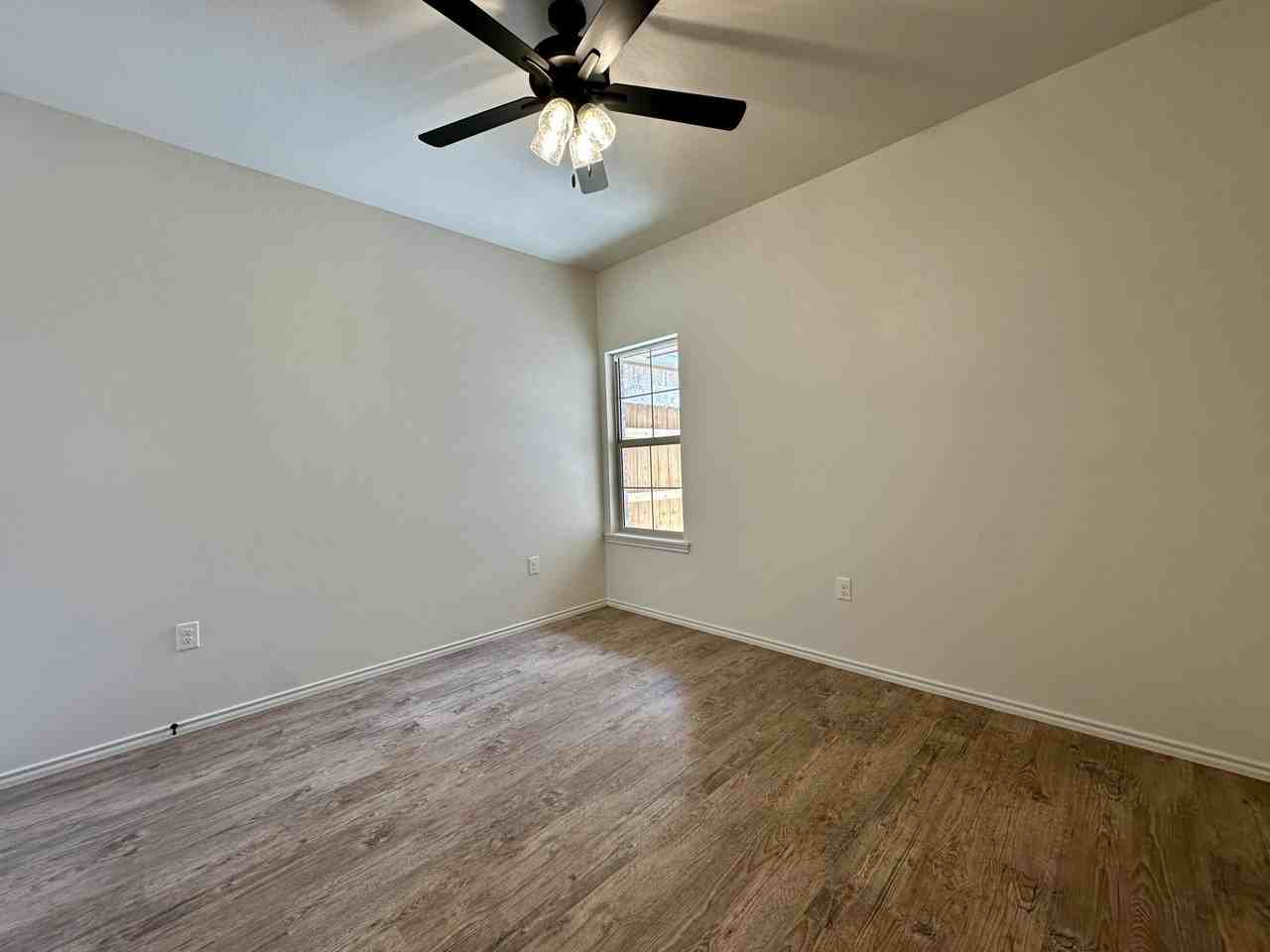 7025 40th St - Photo 6 of 10