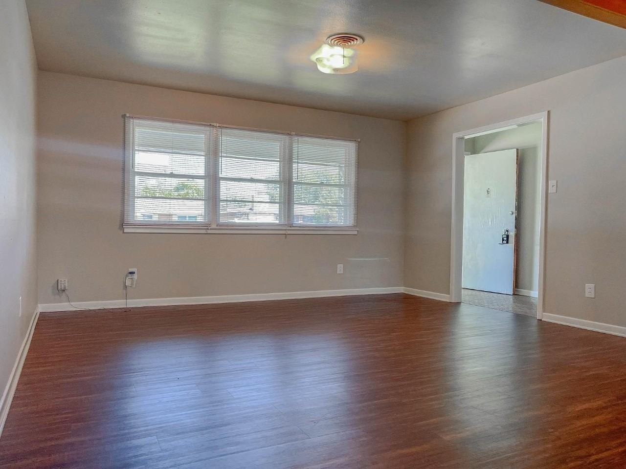 3419 53rd St - Photo 2 of 12