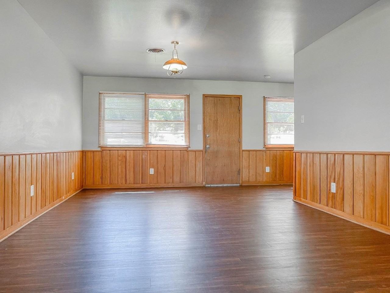 3419 53rd St - Photo 3 of 12