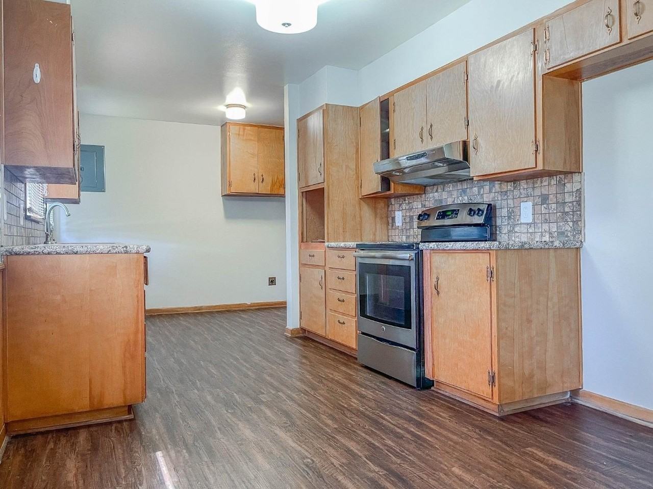 3419 53rd St - Photo 4 of 12