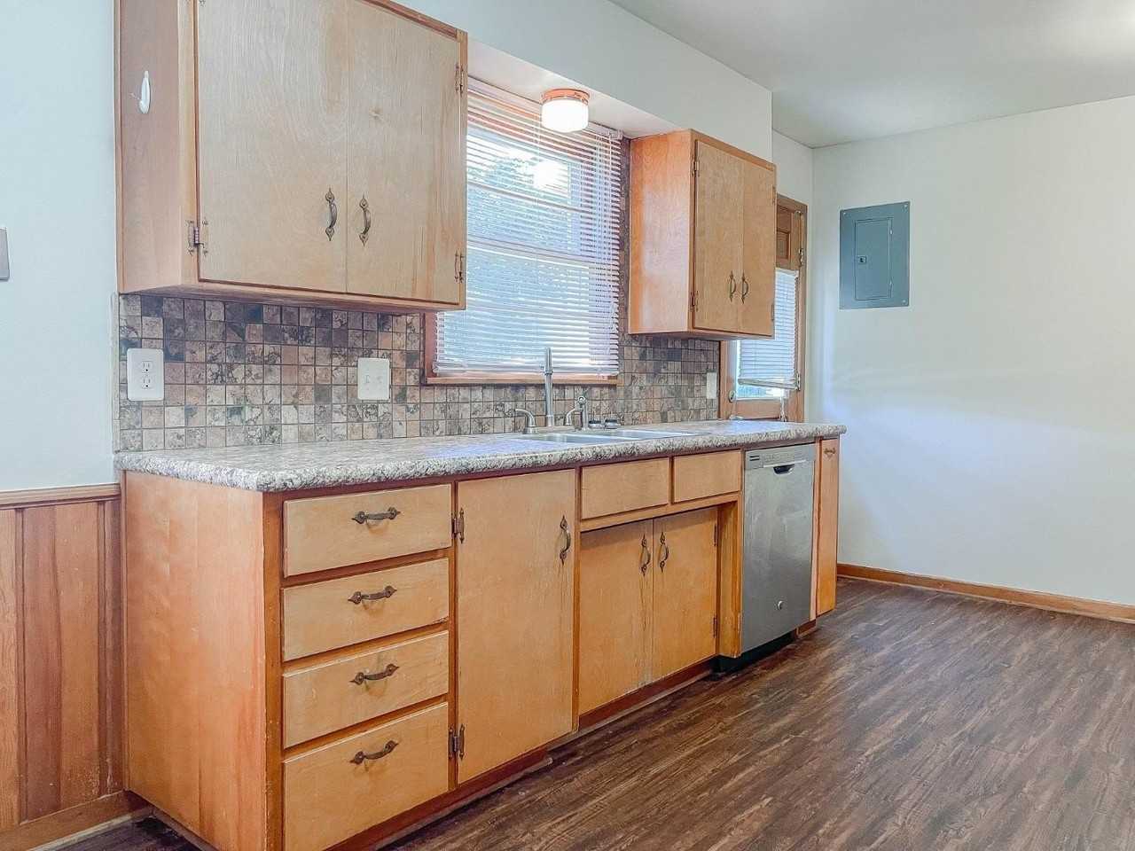 3419 53rd St - Photo 6 of 12