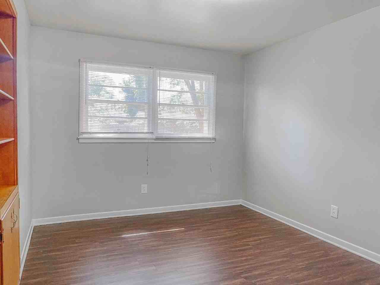 3419 53rd St - Photo 7 of 12