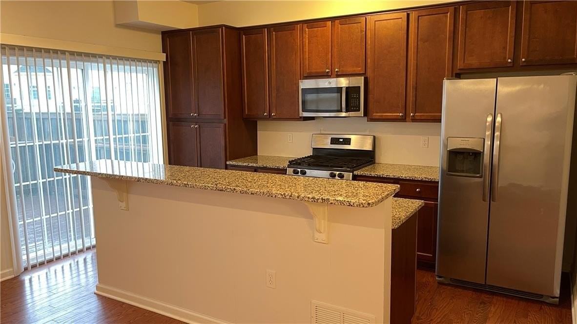 1373 Caspian St - Photo 6 of 15