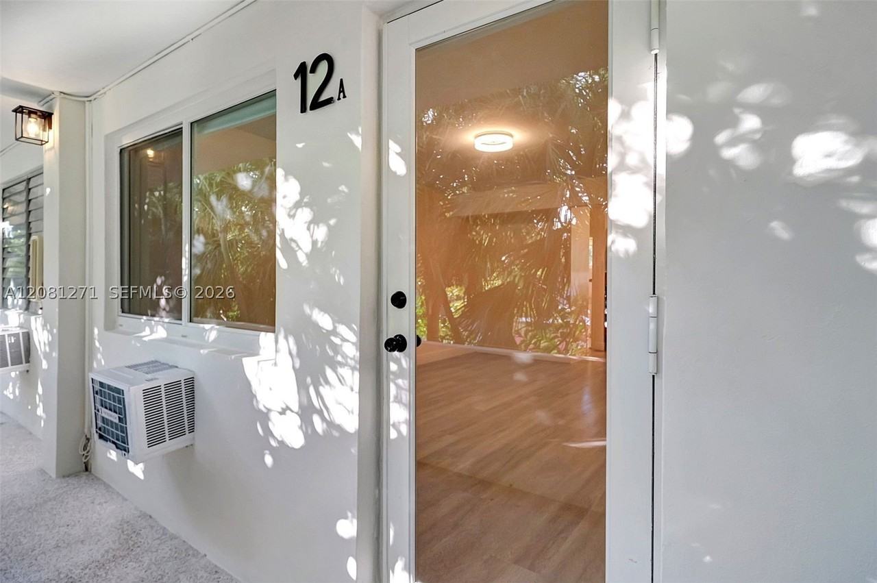 428 Collins Ave #12A - Photo 3 of 29