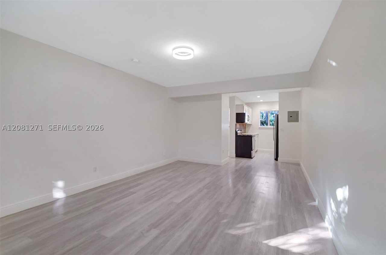 428 Collins Ave #12A - Photo 4 of 29