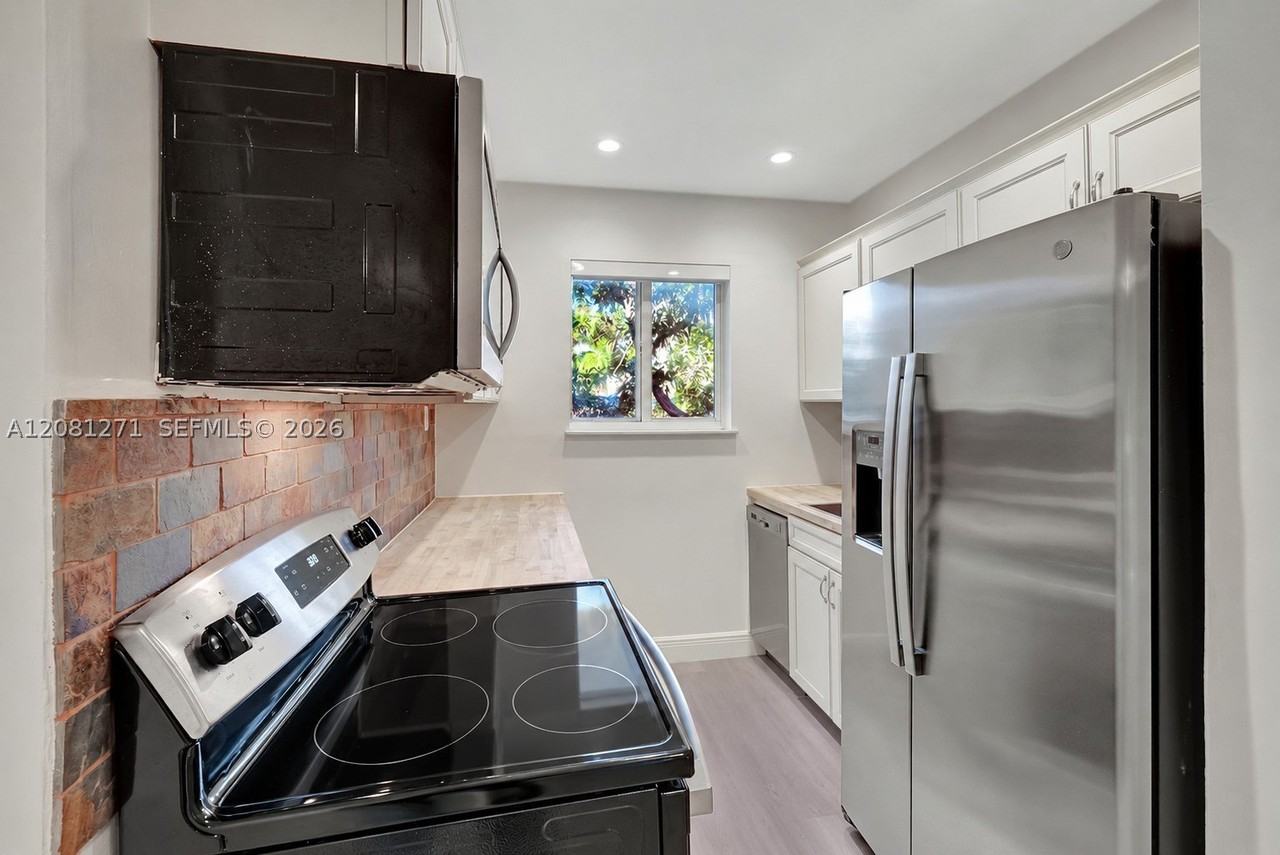 428 Collins Ave #12A - Photo 6 of 29