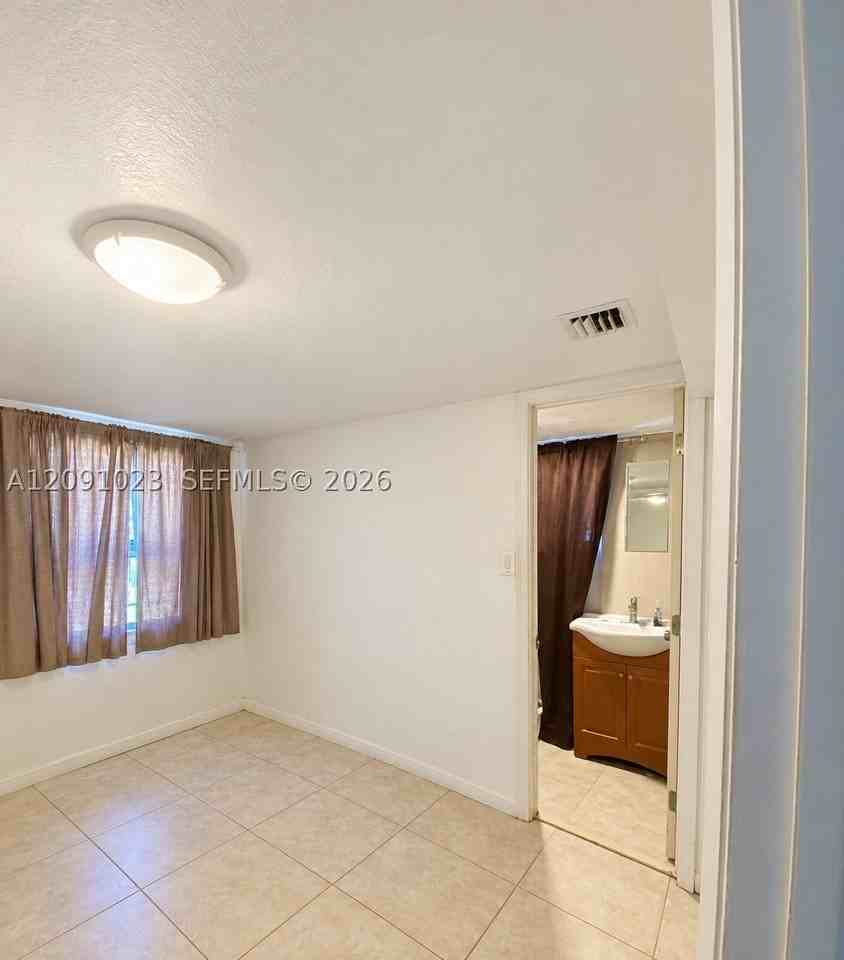 15 Ne 150th St #A - Photo 3 of 13
