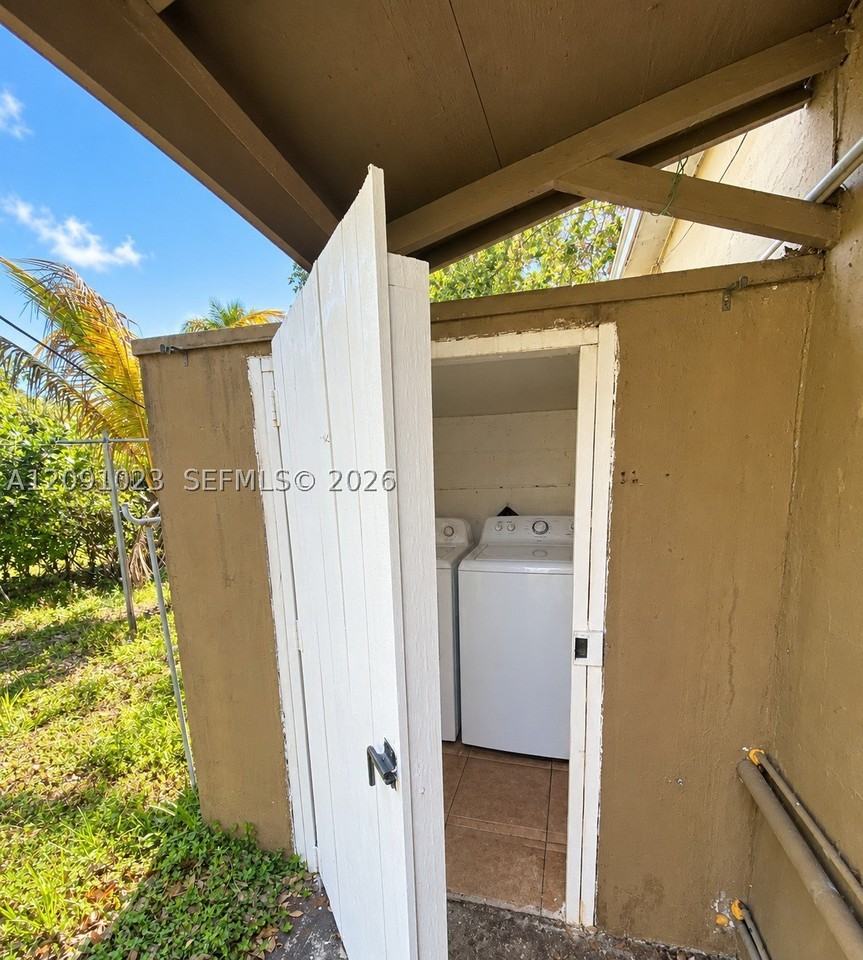 15 Ne 150th St #A - Photo 4 of 13
