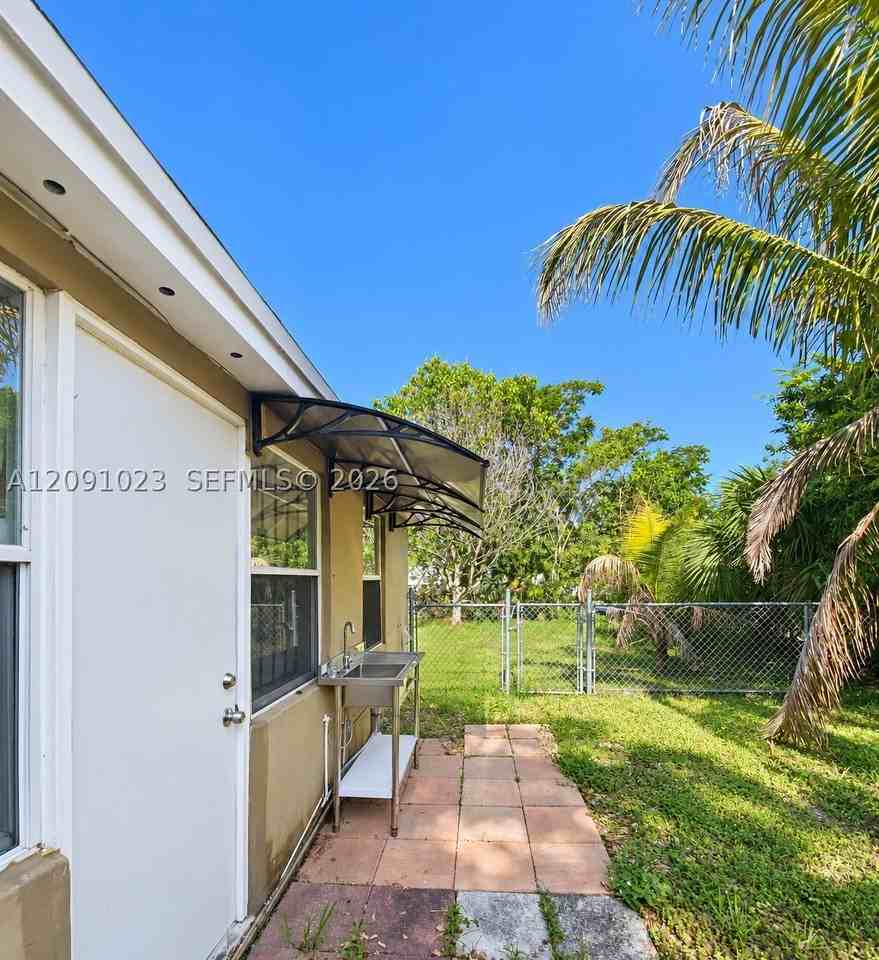 15 Ne 150th St #A - Photo 5 of 13