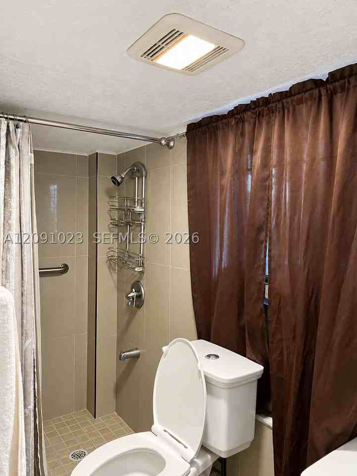 15 Ne 150th St #A - Photo 6 of 13