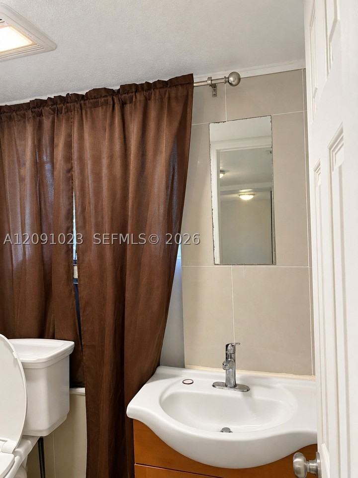 15 Ne 150th St #A - Photo 7 of 13