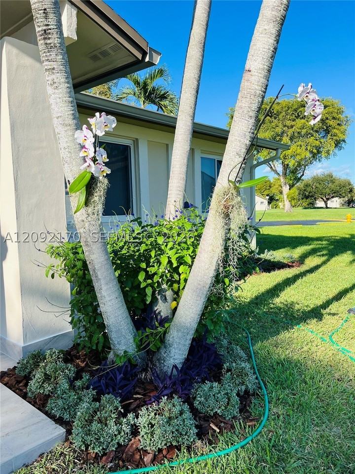 10909 Sw 117th Pl - Photo 3 of 43
