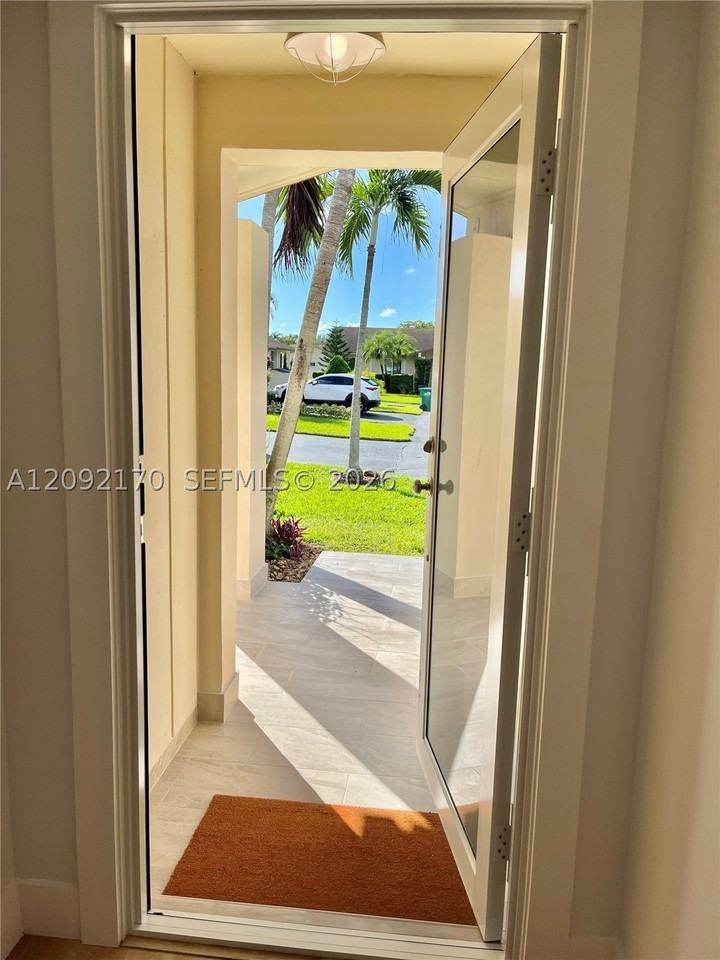 10909 Sw 117th Pl - Photo 6 of 43