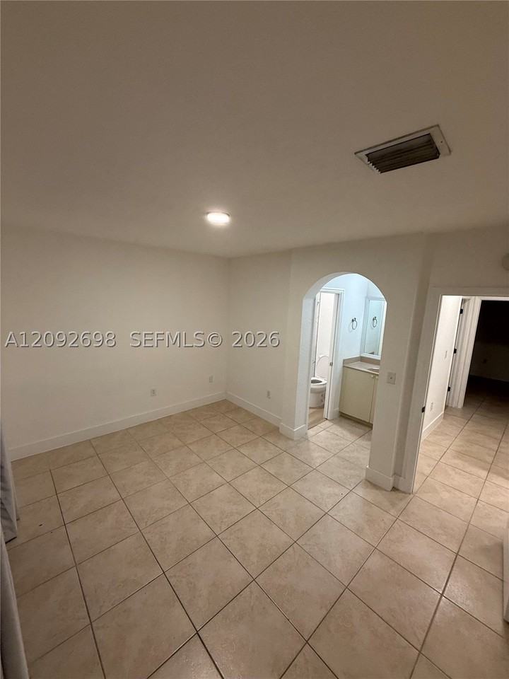 17035 Sw 138th Ct - Photo 4 of 9