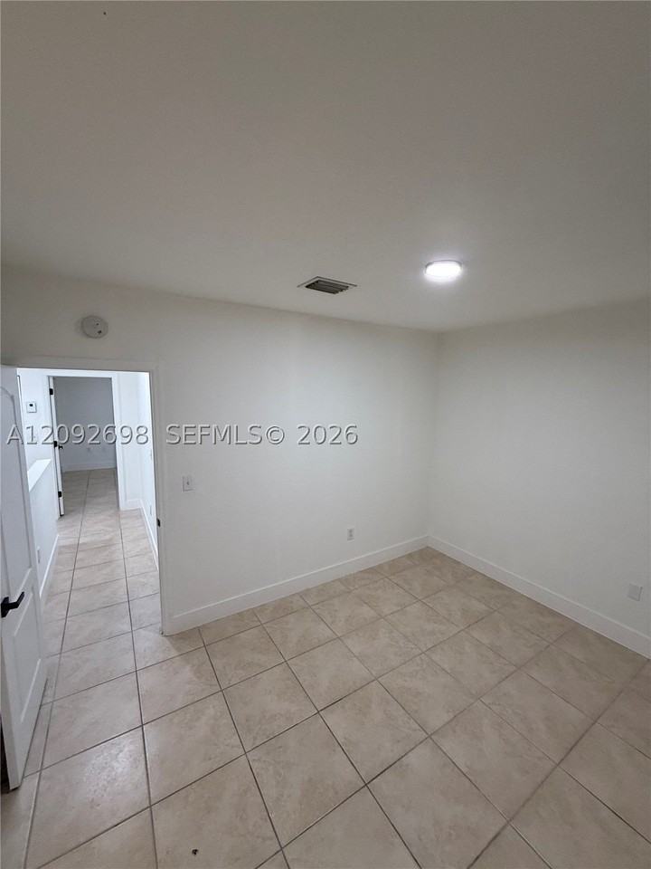 17035 Sw 138th Ct - Photo 7 of 9