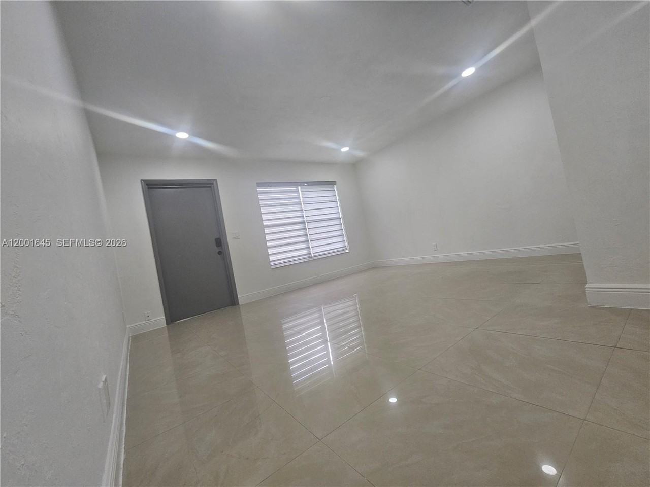 700 Ne 46th Ct - Photo 5 of 8